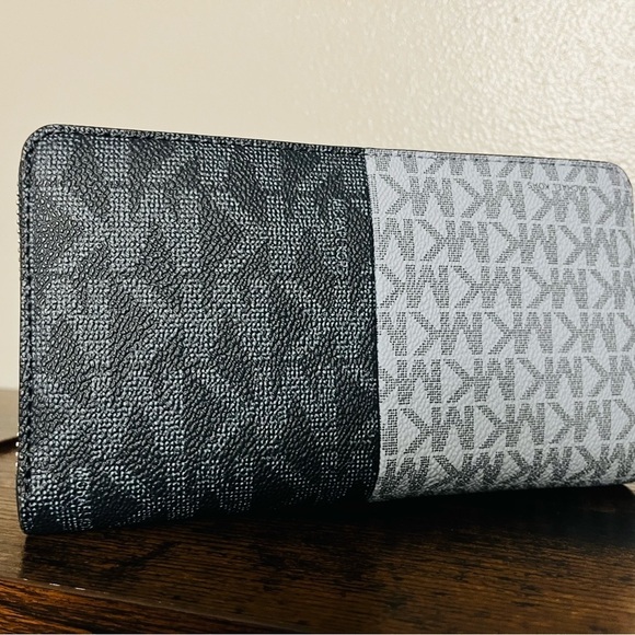 Michael Kors blue multi smartphone wallet rare colorway htf - Picture 4 of 7